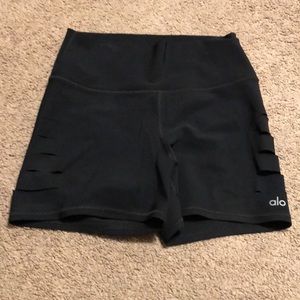 ALO yoga shorts hi waist black size medium w/slits